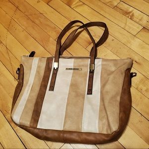 Tote with detachable strap